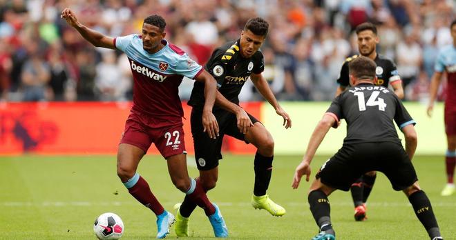 足球英超豪门逆风翻盘，球迷直呼太刺激（英超豪门上演惊天逆转，球迷直呼过瘾）