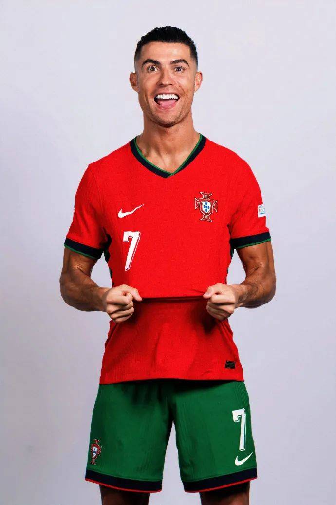 尤文官方发布皮耶罗款特制球衣，盛赞斑马王子是永远的传奇（尤文官宣推出皮耶罗纪念球衣，致敬斑马王子不朽传奇）