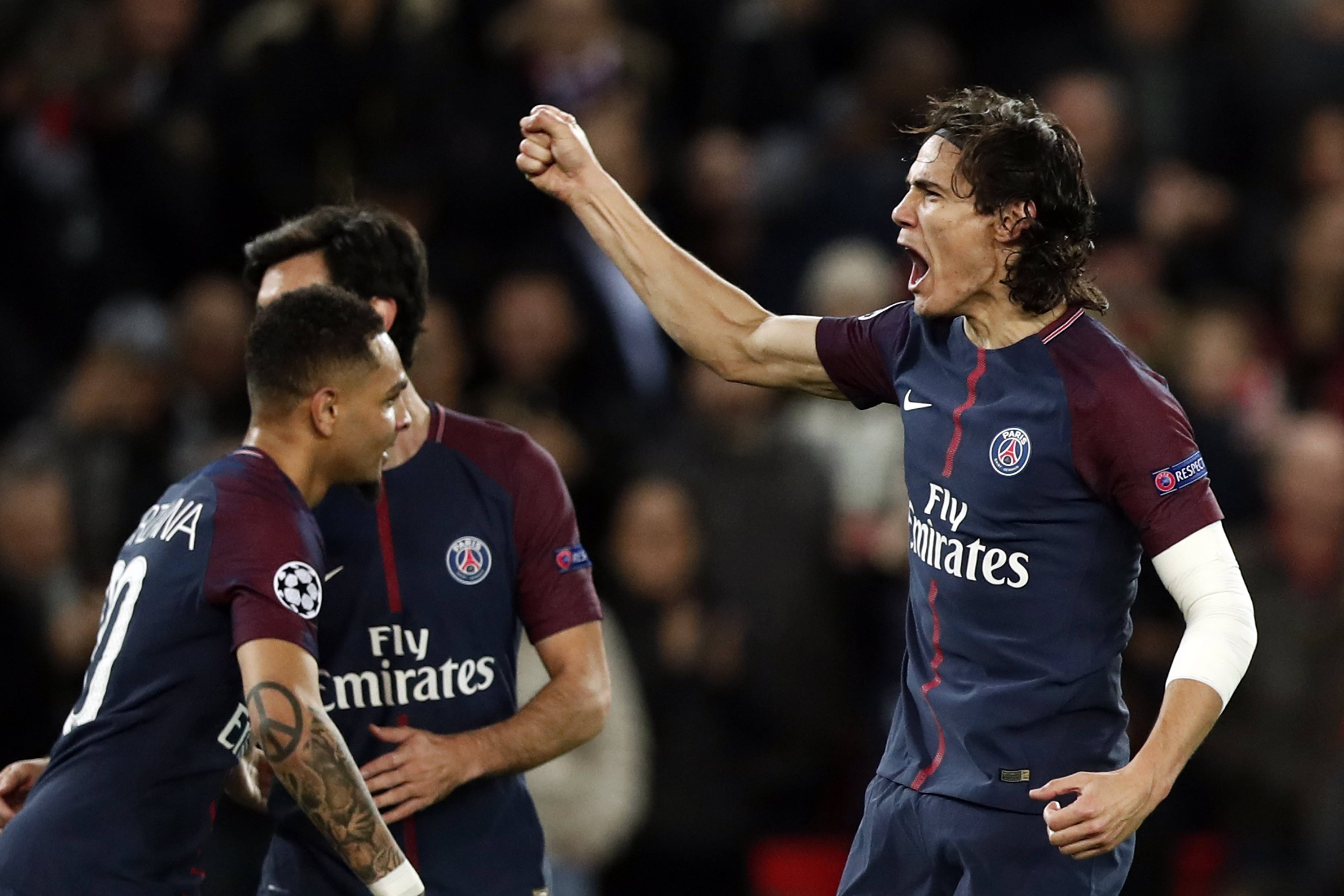 今晚，上海海港门将颜骏凌首发出场，迎来了他代表俱...