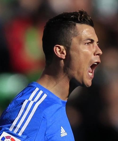 判决书：原北京人和球员陈某因多次受贿，判处有期徒刑一年半