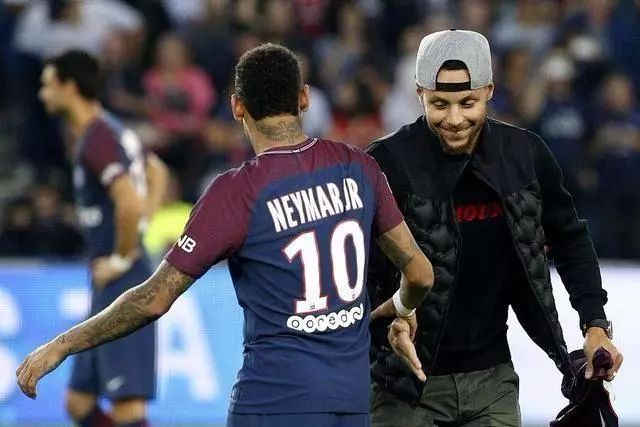 曼城vs勒沃库森：马尔穆什搭档萨维尼奥，哈兰德替补待命